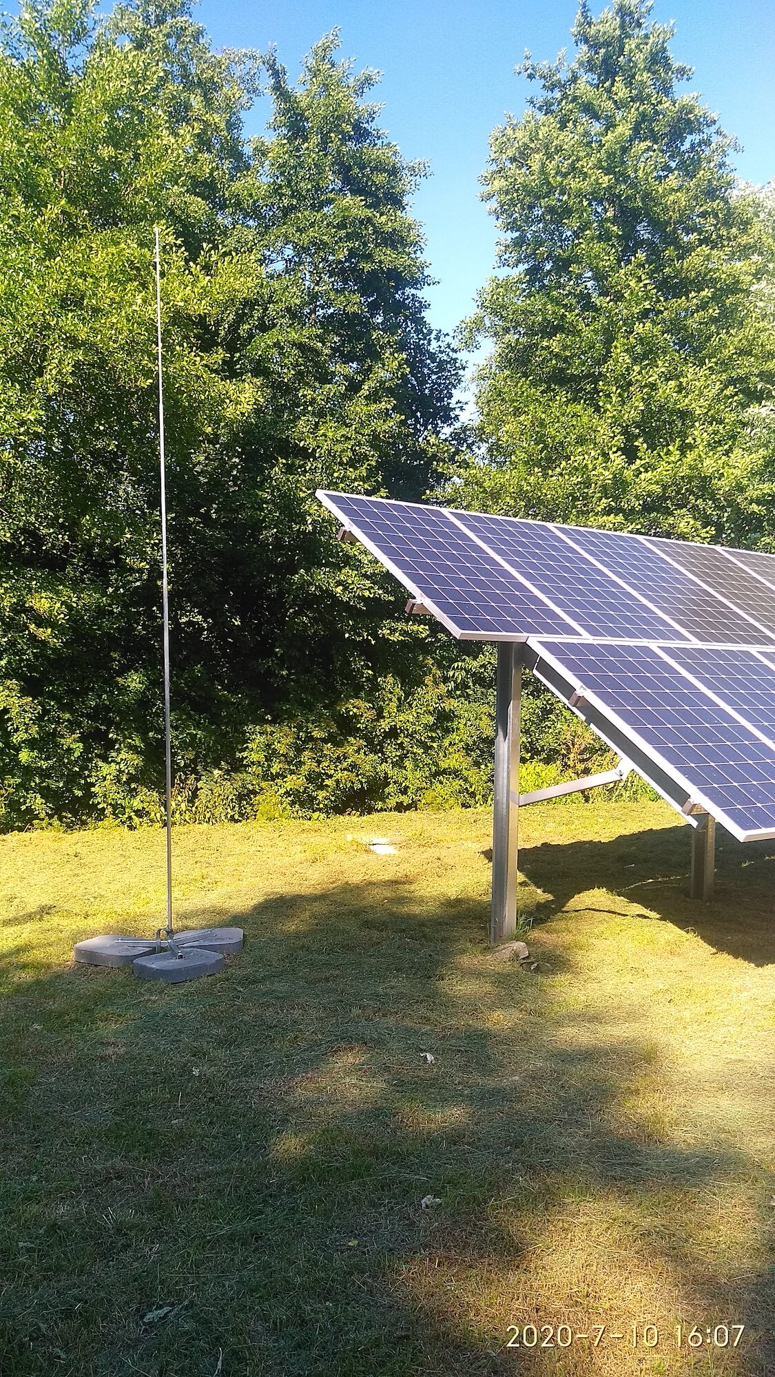 Protection of photovoltaic panels on the ground with lightning masts with concrete weights on a tripod base